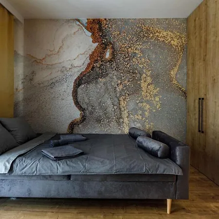 Golden Apartments&kw46